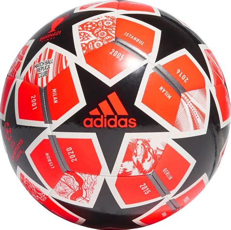 een adidas bal